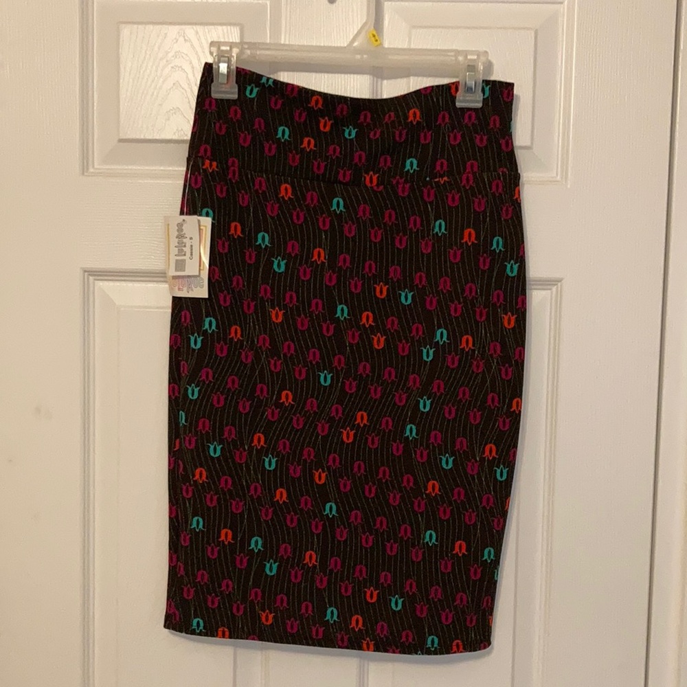 NWT Lularoe Cassie Skirt Sz S Tulip Pattern